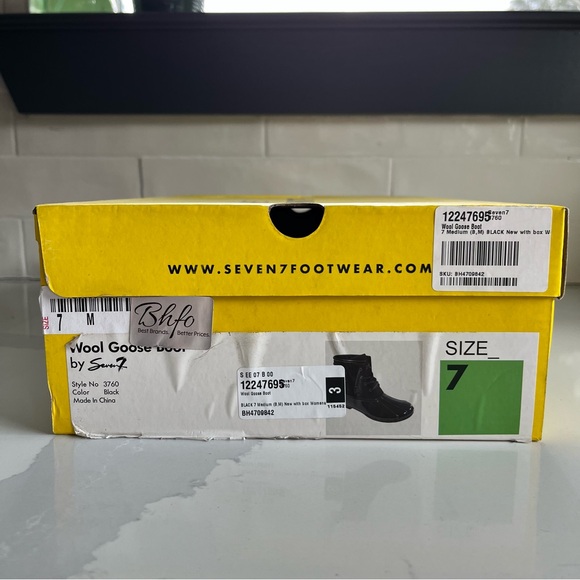 SEVEN7 Wool Goose Quilted Lace Up Women’s Sz 7 Black Boot Booties - Picture 13 of 13